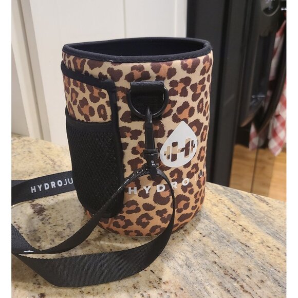 HydroJug Sleeve 73oz Leopard Print 2 pockets And Adjustable Strap - Picture 1 of 6